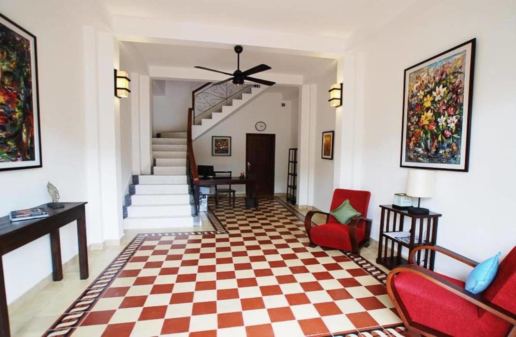The Columns Hotel Кампот Екстериор снимка